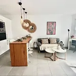 Apartmán Chocolate Cookie- Ac, High Speed Internet, Desk With Natural Light, Sunny Terrace And Pool *