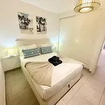 Apartmán Chocolate Cookie- Ac, High Speed Internet, Desk With Natural Light, Sunny Terrace And Pool *
