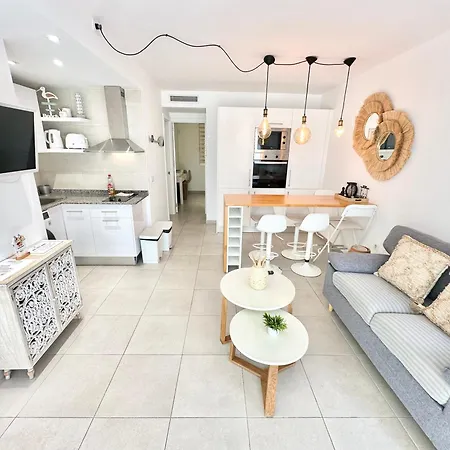 Apartment Chocolate Cookie- Ac, High Speed Internet, Desk With Natural Light, Sunny Terrace And Pool