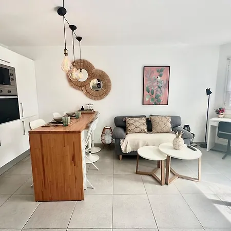 Apartment Chocolate Cookie- Ac, High Speed Internet, Desk With Natural Light, Sunny Terrace And Pool *