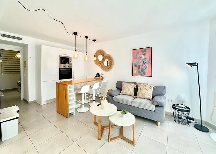 Apartman Chocolate Cookie- Ac, High Speed Internet, Desk With Natural Light, Sunny Terrace And Pool