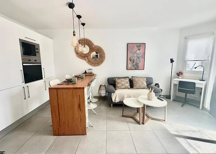 Apartman Chocolate Cookie- Ac, High Speed Internet, Desk With Natural Light, Sunny Terrace And Pool *